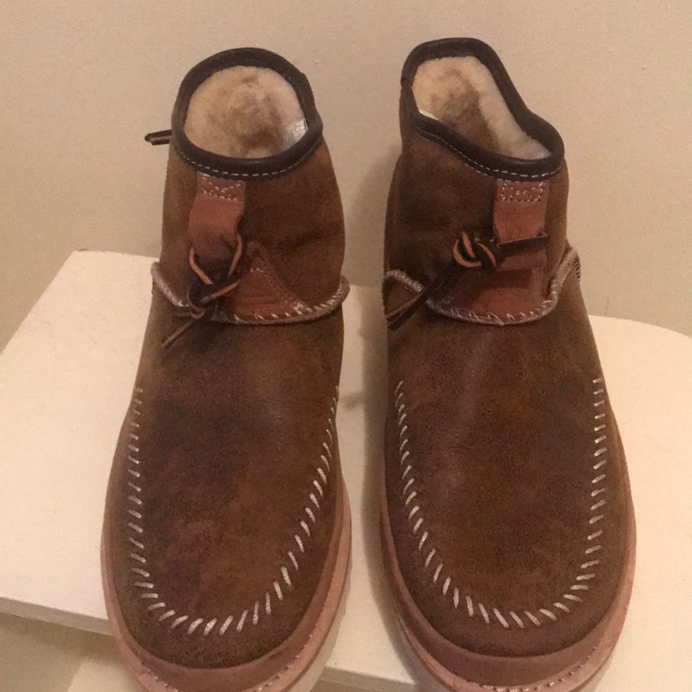 NWOT UGGs CAMPFIRE BOMBER PULL-ON BOOT  size 7.5